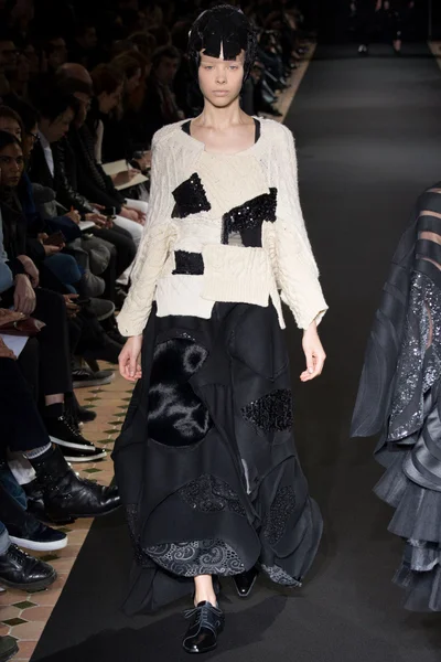 Look 10